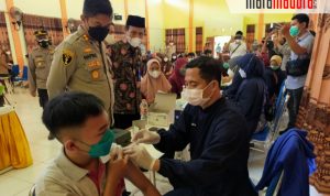 Vaksinasi 1500 Pelajar SMA dan SMK di Sampang, Begini Kata Kapolres