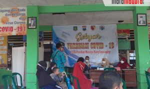 Ratusan Warga Pandian Ikuti Vaksinasi Covid-19 di Balai Desa
