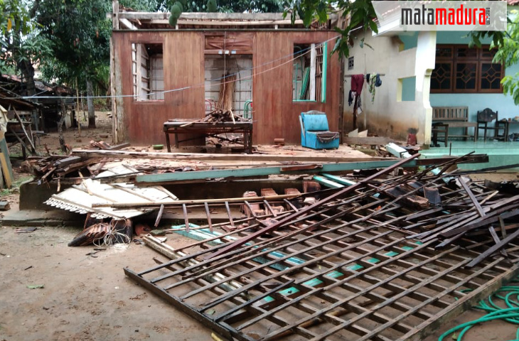 Rumah Warga Tanjung Bumi Bangkalan Roboh