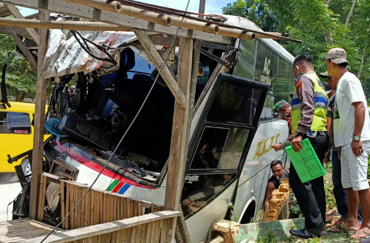 Tabrakan di Galis Bangkalan