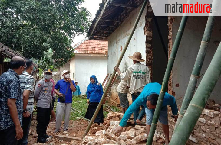 Dinding Rumah Ambruk di Pakondang Rubaru