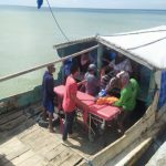 Gerak Cepat Polisi Bantu Evakuasi Warga Pulau Giliraja Berobat ke RSUD Sumenep