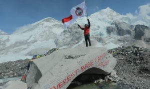 Sang Saka Merah Putih dan Bendera SAI Berkibar di Ketinggian Everest