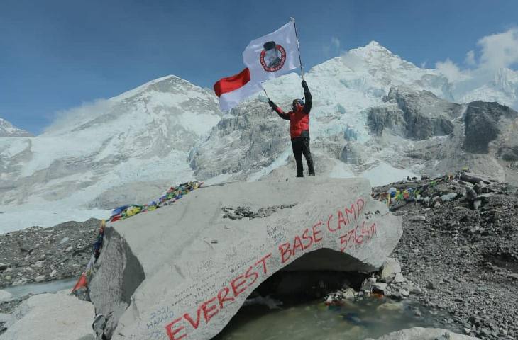 Sang Saka Merah Putih dan Bendera SAI Berkibar di Ketinggian Everest
