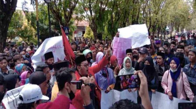Penembakan di JL Perum Bumi Sumekar