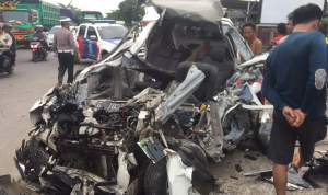Avanza Tabrak Truk Minyak, Sopir Tewas Terjepit, 5 Orang Dilarikan ke RS
