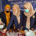 Mahasiswa PMM UTM Ajari Ibu Ibu Desa Kacongan Sumenep Membuat Wedang Uwuh