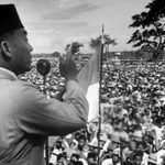 Di Atas Meja, Awal Sukarno Berpidato