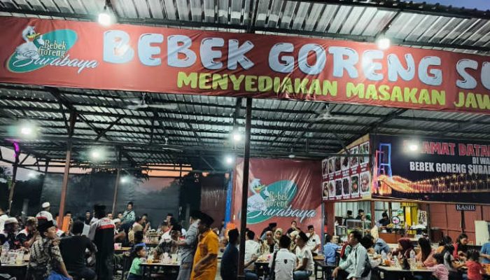 Baru Dibuka, Rumah Makan Bebek Goreng Surabaya Ramai Pelanggan