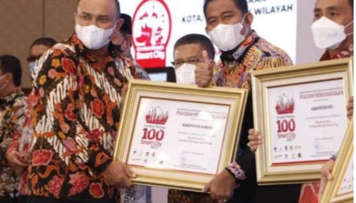 Penghargaan Tempo Media Group untuk Bupati Fauzi  