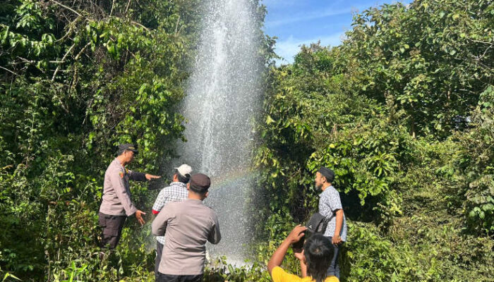 Geger,  Semburan Air di Prancak Pasongsongan Sumenep Keluarkan Aroma Gas