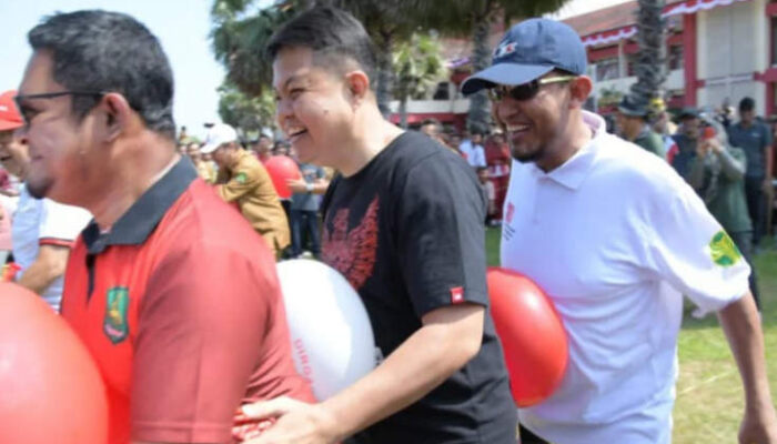 Bupati Fauzi Ikut Lomba Agustusan di Pemkab Sumenep