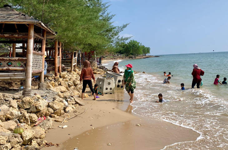 Pantai Pasir Putih Tlangoh