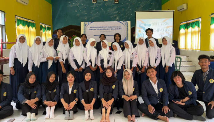 Mahasiswa UTM Gelar Sosialisasi “Stop Bullying dan Tindak Kekerasan di Era Digital” di SMPN 1 Arosbaya