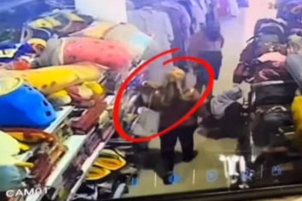 Pencuri Terekam CCTV