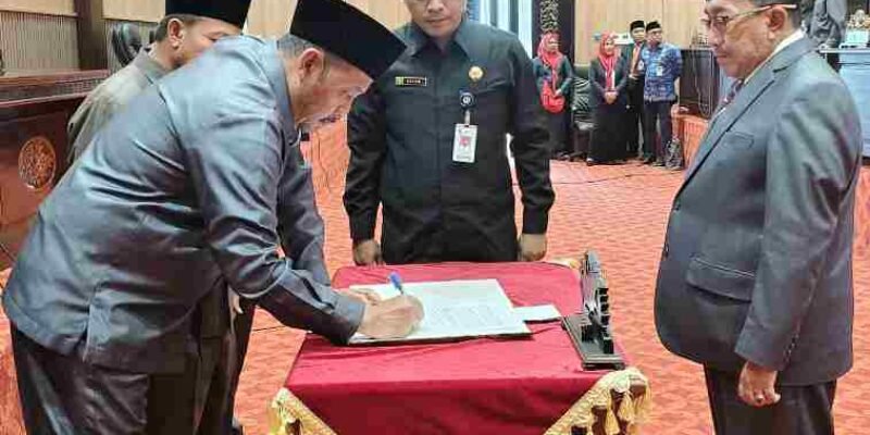 DPRD Sumenep Teken Persetujuan Bersama Tiga Raperda
