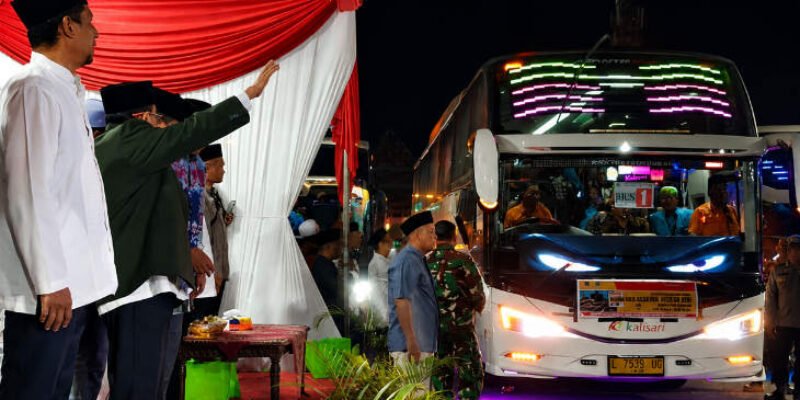 Pemkab Sumenep Siapkan 39 Bus Berangkatkan 1.356 Jamaah Calon Haji, Pelepasan Diwarnai Tangis Keluarga