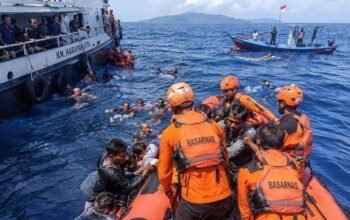 Evakuasi Korban KMP Terbakar