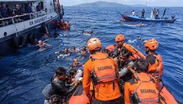 Berpacu dengan Waktu, 11 Kapal Sisir Laut Sumenep: Selamatkan Korban KMP Mutiara Sentosa 2