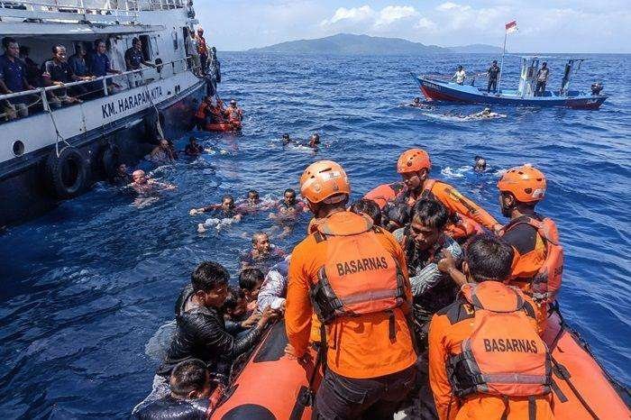 Evakuasi Korban KMP Terbakar